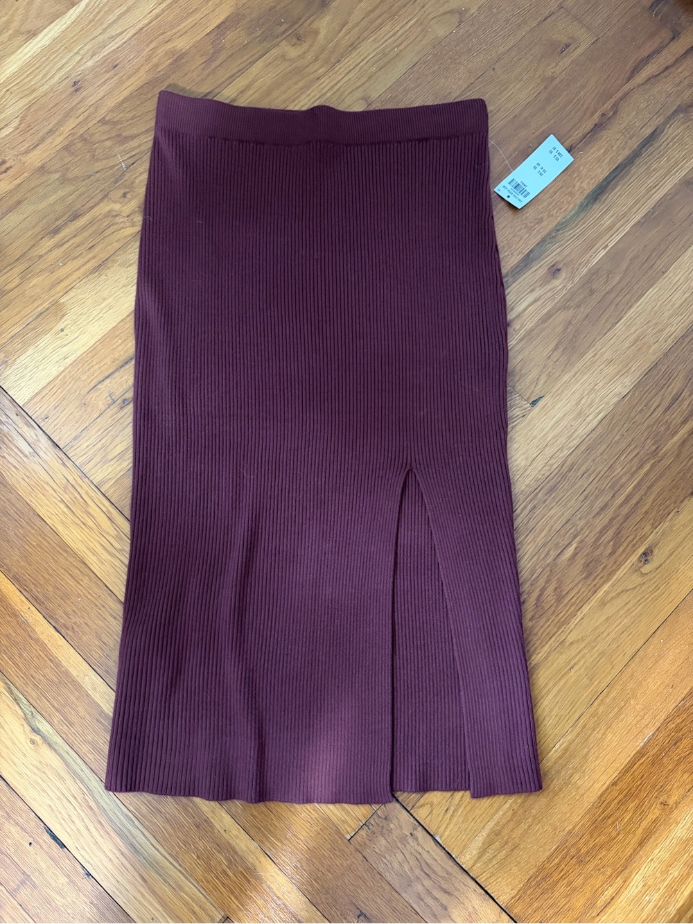 Abercrombie & Fitch Ribbed Midi Skirt in Burgundy